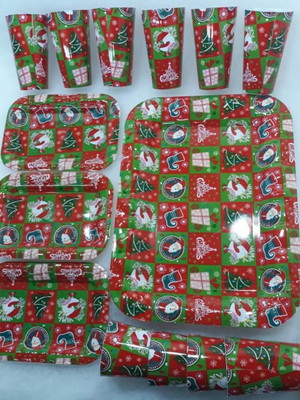 4 bandejas de natal + 10 copos natal