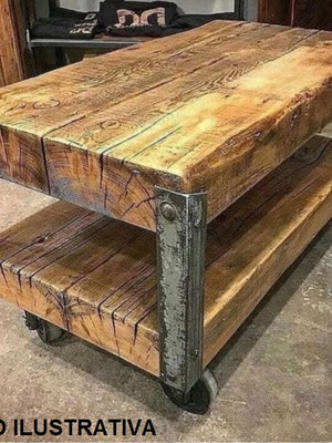 Mesa de madeira com detalhes de ferro tipo barzinho