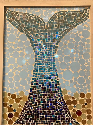 Quadro de baleia - mosaico de pastilhas de vidro.