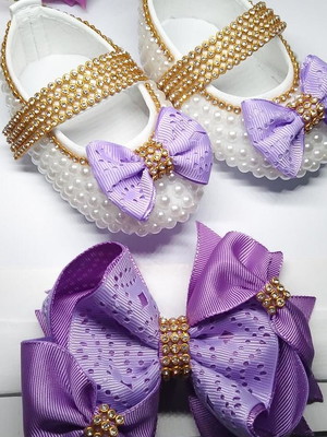 Sapatilha de pérolas com laço menina lilas