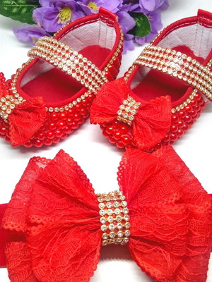 Sapatilha de pérolas com laço vermelho de renda meninas