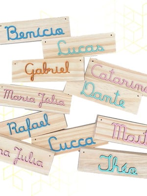 Plaquinha madeira com nome personalizado porta maternidade