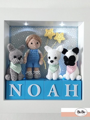 Quadro porta maternidade com led e nome em cubos | amigurumi