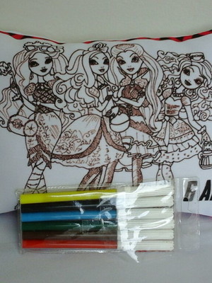 Almofada colorir 27x18 +canetinha com 50 unidades