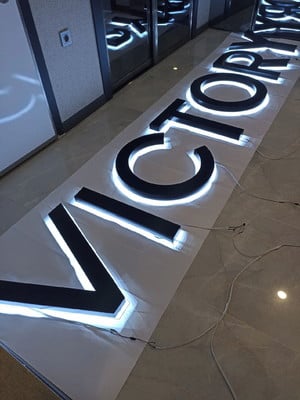 Letras caixas para fachada com aplicação de led