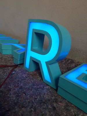 Luminoso para fachada