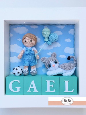 Quadro porta maternidade com led e nome em cubos | amigurumi