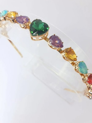 Arco tiara em metal com pedraria colorida coração