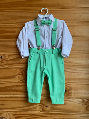 Look pajem de casamento com suspensório cor menta