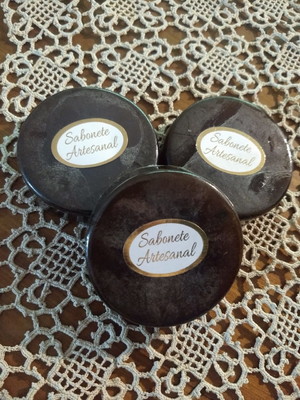 Kit com 5 sabonetes artesanais de açafrão e camomila