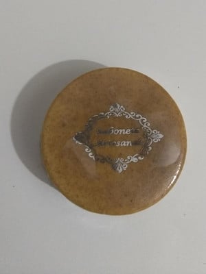 Kit com 5 sabonetes artesanais de açafrão e barbatimão