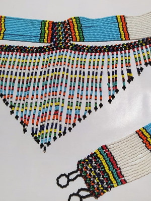 Conjunto colar com miçangas