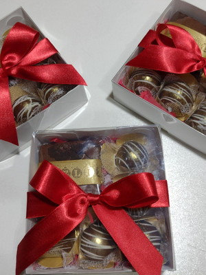 Caixa com brownie e mini trufa de
