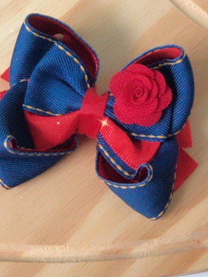 Laço boutique jeans com vermelho