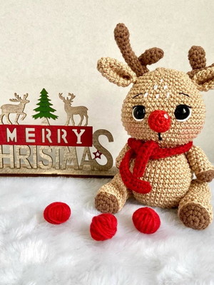 Rena de natal em amigurumi- pronta entrega