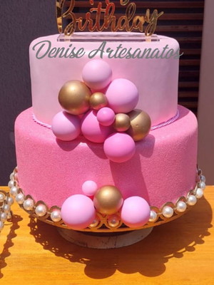 Bolo cenográfico rosa elegante
