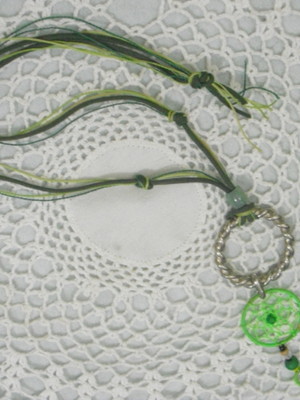 Maxi colar longo de cordão com pingente verde