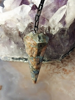 Pêndulo de opala com feldspato