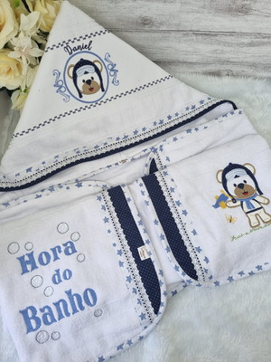 Toalha para bebe com capus forrada com fralda