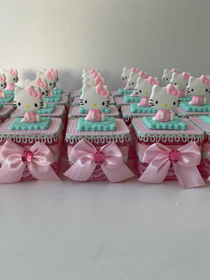 20 caixas em biscuit hello kitty