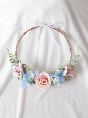 Porta alianças de bastidor flores tons pastel azul serenity