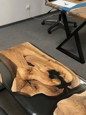 Mesa de centro rustica madeira com resina epoxi preta azul