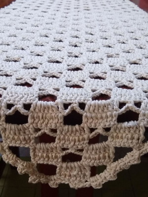 Caminho de mesa em crochê