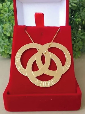 Gargantilha argolas entrelaçadas com banho de ouro 18k