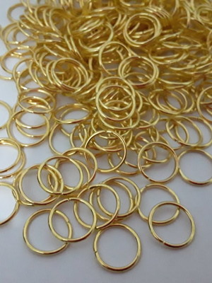 Argolinha elo de ferro 0.10 mm dourado - c\ 25 gramas