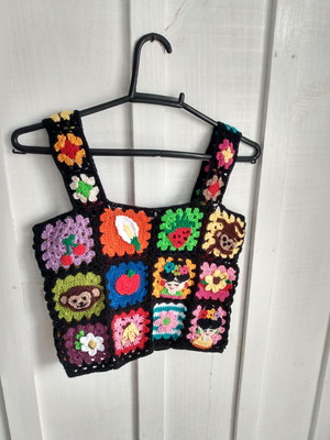 Top cropped de crochê