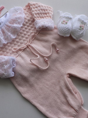 Macacão em trico linha bebe menina rn rosa