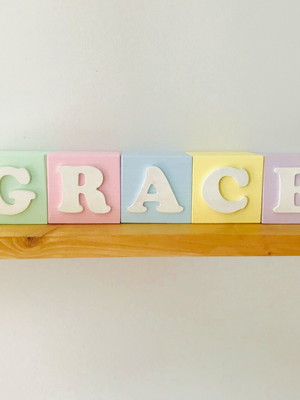 Dado cubo com nome bebê personalizado 8x8cm kit com 5 un