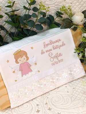 Toalha de batizado bordada com mensagem nome e data
