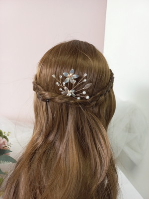 Enfeite de cabelo delicado para noivas