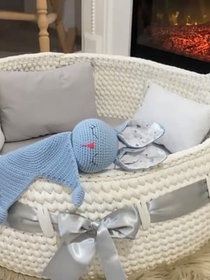 Cesto moisés redondo de crochê para bebê em fio de malha