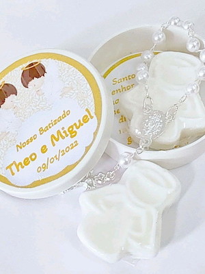 Sabonete mini anjo com mini terço na latinha