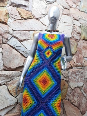 Vestido longo de crochê em square colorido - mariane