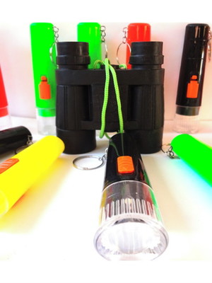 5 kits binóculo preto + lanterna led com tag personalizada