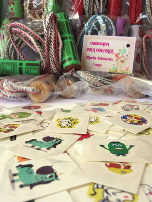 Kit 10 cordas + 100 tatuagens com tag personalizada