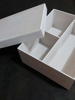 Caixa retangular lisa c/ divisória mdf, pintada fundo branco