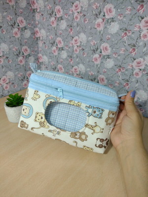 Necessaire porta fraldas e lenço umidecido