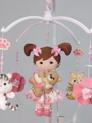 Móbile musical de menina com gatinhos