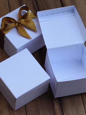 Caixinha 7x7x5cm para lembrancinha / brownie branco sem laço