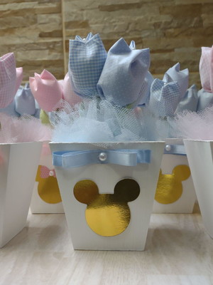Centro de mesa chá revelação minnie e muckeyy