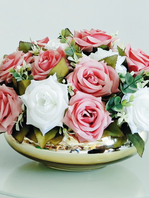 Arranjo de flores artificial rosas luxo vaso dourado