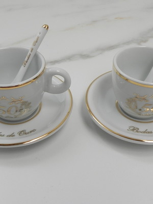 Par presente bodas ouro xícaras pires colheres porcelana