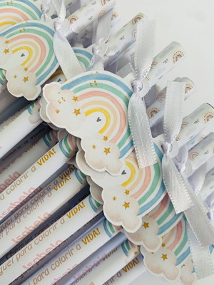 Lápis personalizado + tag arco íris boho