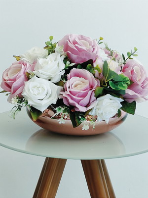 Arranjo de flores artificial rosas lilás vaso rosé