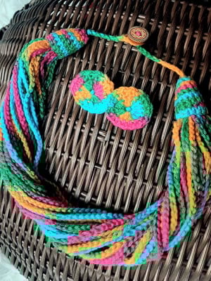 Colar de croche tranças colorido
