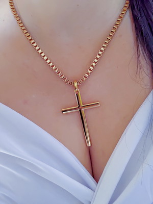 Colar crucifixo - dourado